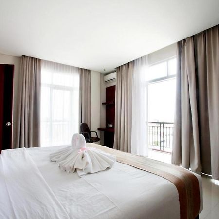 Karlita Hotel Tegal Dış mekan fotoğraf