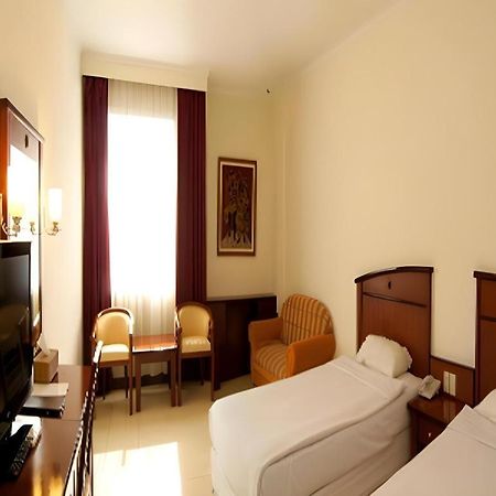 Karlita Hotel Tegal Dış mekan fotoğraf