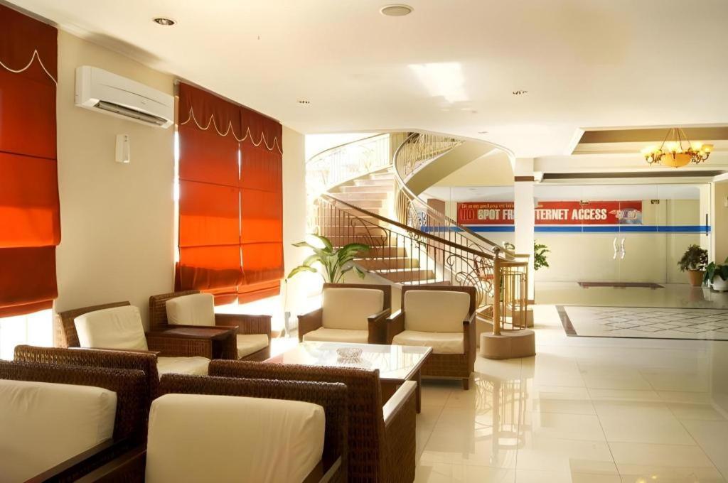 Karlita Hotel Tegal Dış mekan fotoğraf