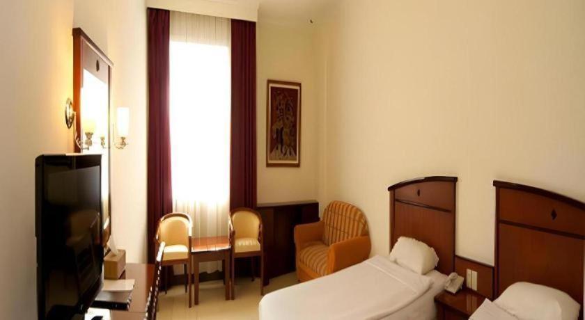 Karlita Hotel Tegal Dış mekan fotoğraf