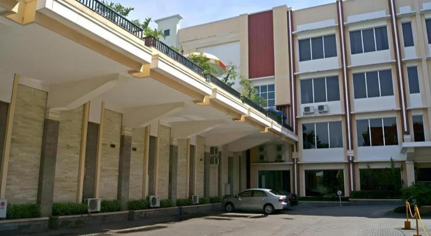 Karlita Hotel Tegal Dış mekan fotoğraf