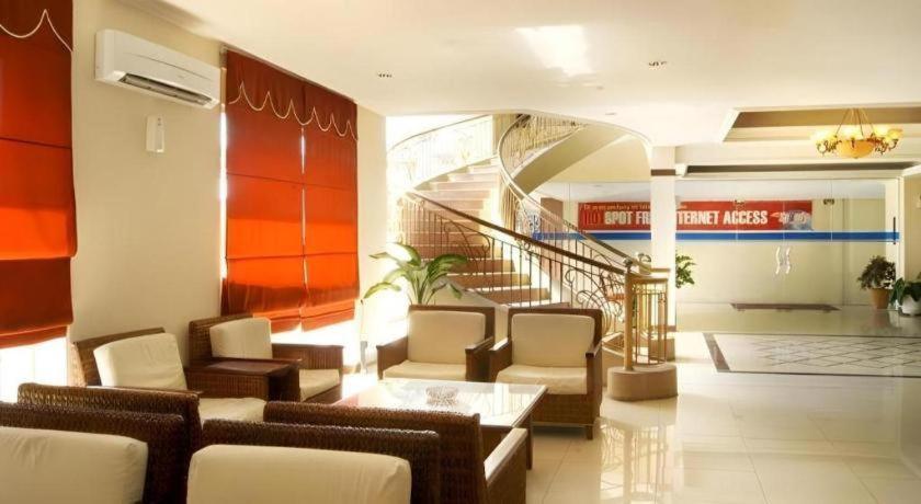 Karlita Hotel Tegal Dış mekan fotoğraf