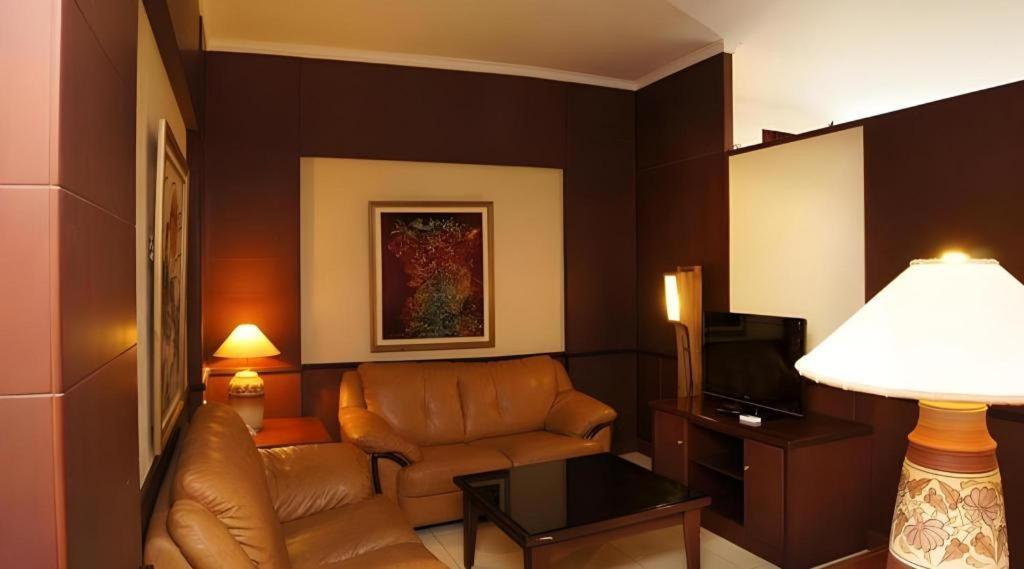 Karlita Hotel Tegal Dış mekan fotoğraf