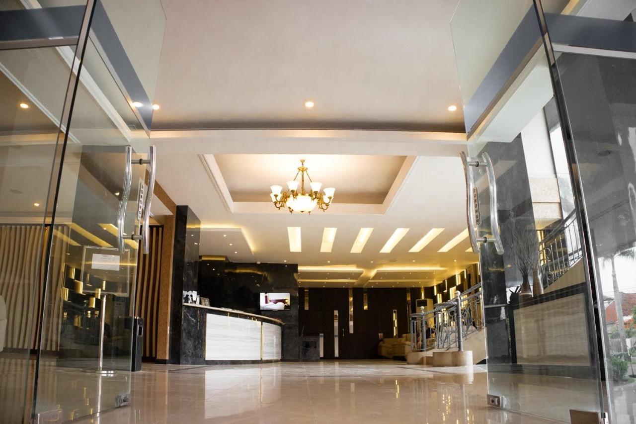 Karlita Hotel Tegal Dış mekan fotoğraf